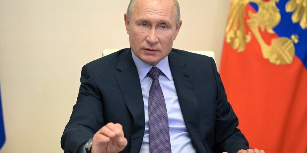 Putin Firma Legge sugli Agenti Stranieri: Nuove Regole e Possibili Limitazioni alla Libertà di Espressione in Russia