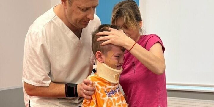 Укушенного клещом Севу из Карелии поставили на ноги