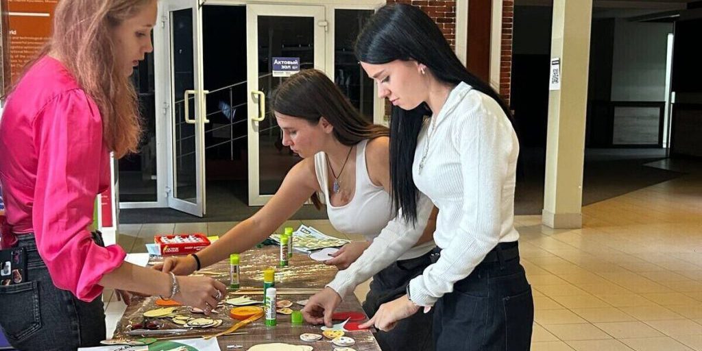 "La Fiera delle ONG: un'esperienza formativa per i giovani della Scuola Superiore di Voznesensk"