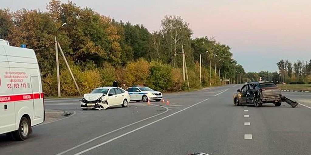 Grave incidente stradale a Lipetsk in Russia: due veicoli coinvolti e feriti, indagine in corso per determinare le cause
