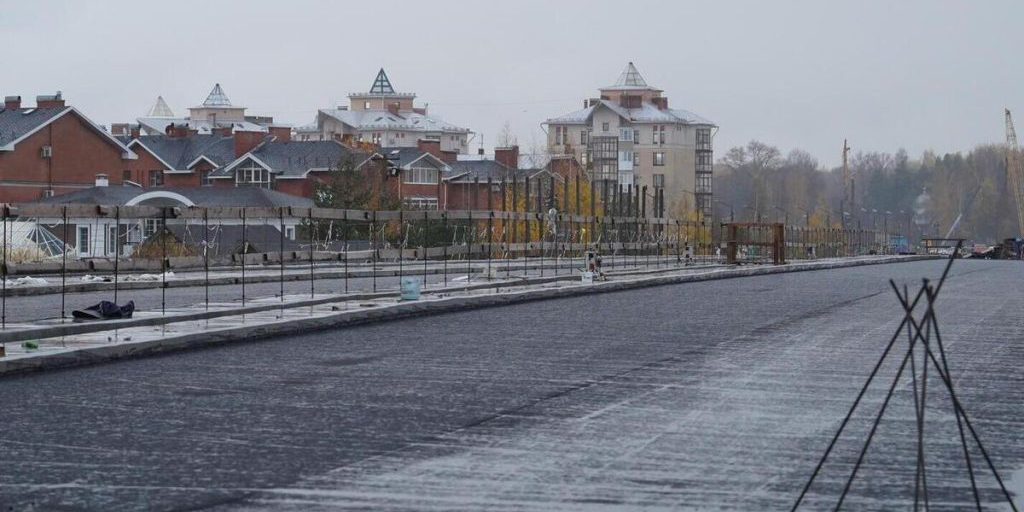 Нижний слой асфальта уложили на Некрасовском мосту в Вологде