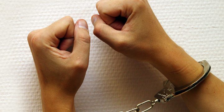 Мужчина растлил 4-летнюю девочку в московской квартире