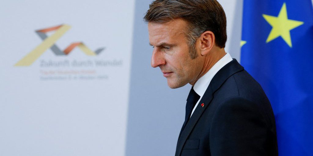 Après le départ de Sébastien Lecornu, l’appel à la démission d’Emmanuel Macron gagne du terrain dans la classe politique