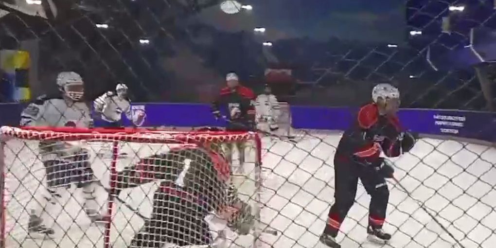 "Gereyhan Asiyatilov, il talento emergente dell'hockey russo: il gol spettacolare nella Night Hockey League"