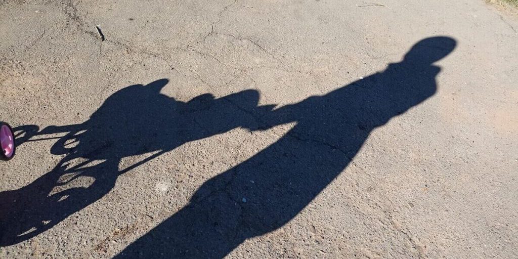 Петербурженка оставила дочку в коляске у мусорки из-за финансовых трудностей