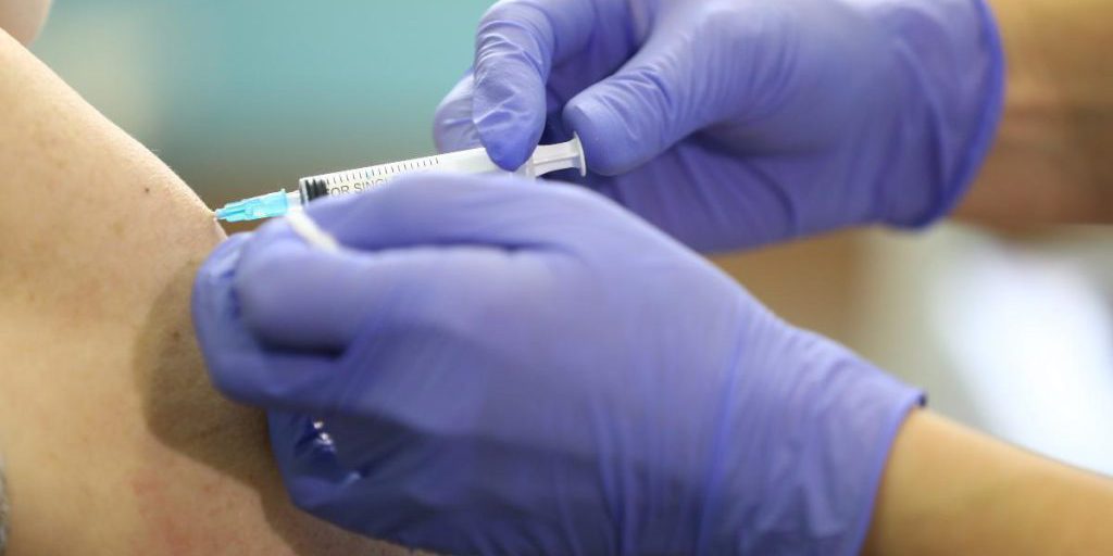 Челябинцам объяснили, почему  от гриппа нужно прививаться каждый год