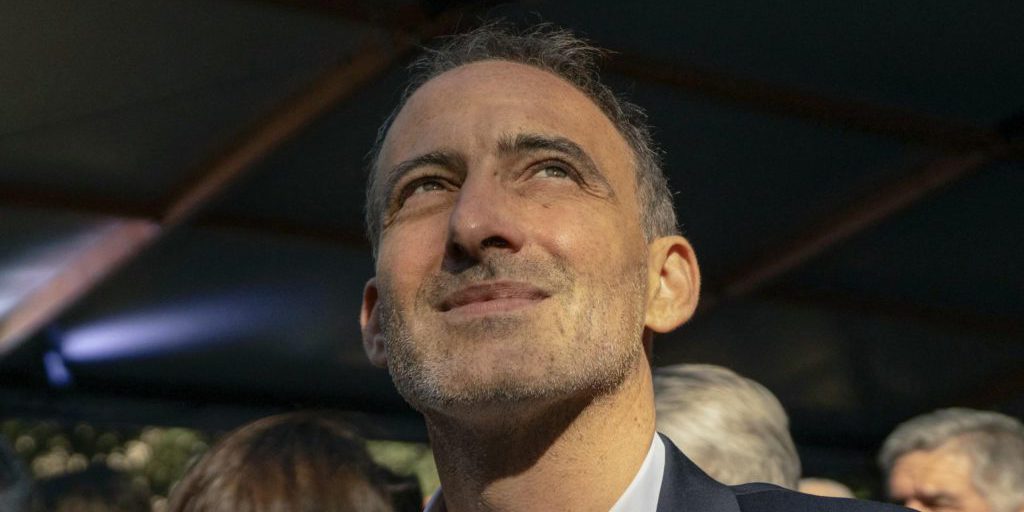 «Je m’en fous d’être le premier à gauche» : Raphaël Glucksmann fait sa rentrée politique sous hautes ambitions