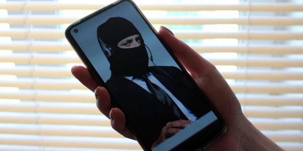 Truffa Telefonica: Una Donna Perde 120.000 Rubli a Causa di una Frode