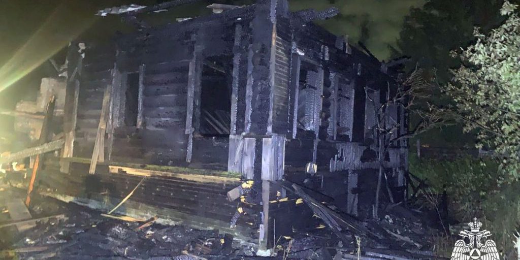 Частный дом подожгли неизвестные в поселке под Череповцом