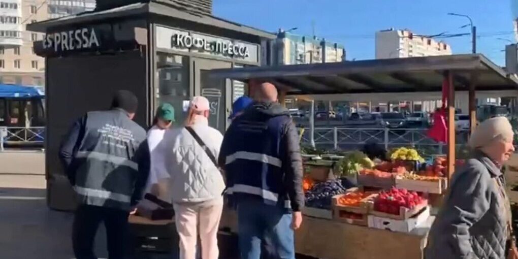 Возле станции «Комендантский проспект» прикрыли назойливую нелегальную торговлю