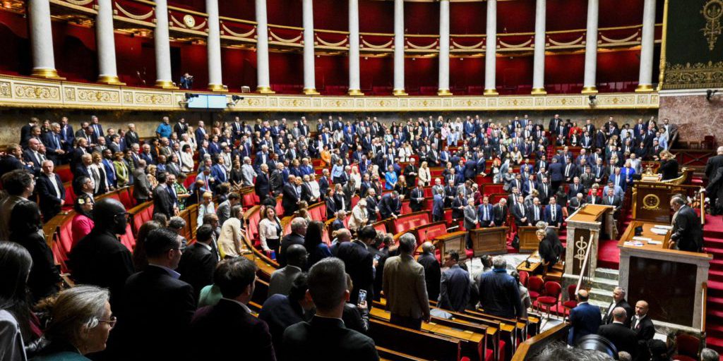 Sconfitta della Gauche all'Assemblea: Ripercussioni e Cambiamenti nel Panorama Politico Francese