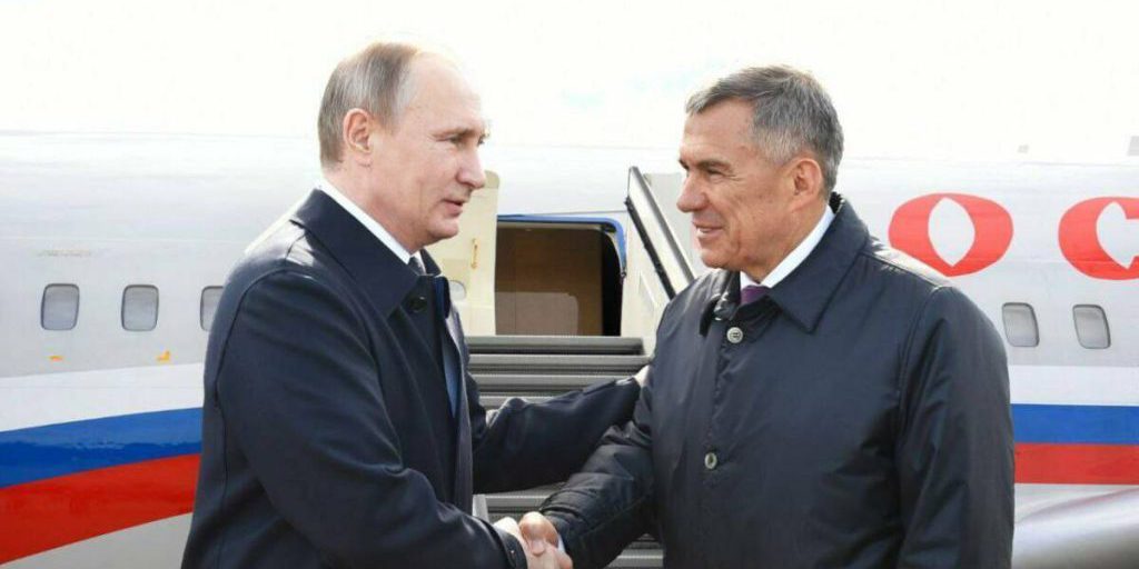 Раис Татарстана поздравил Путина с днем рождения