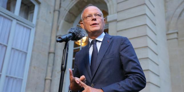 EN DIRECT, crise politique : Edouard Philippe suggère « une élection présidentielle anticipée », les partis de gauche se réunissent en ordre dispersé