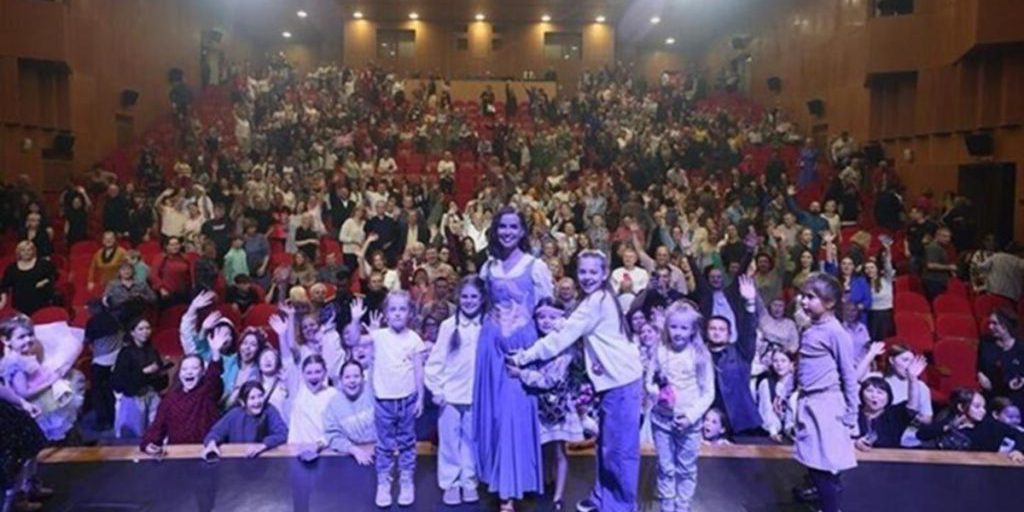 Менеджер Курткуковой ответил на обвинения из-за отказал фотографироваться с детьми