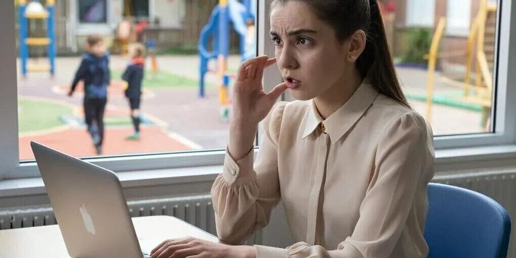 Truffa telefonica a Čeboksary: giovane educatrice perde 300mila rubli in una sola chiamata