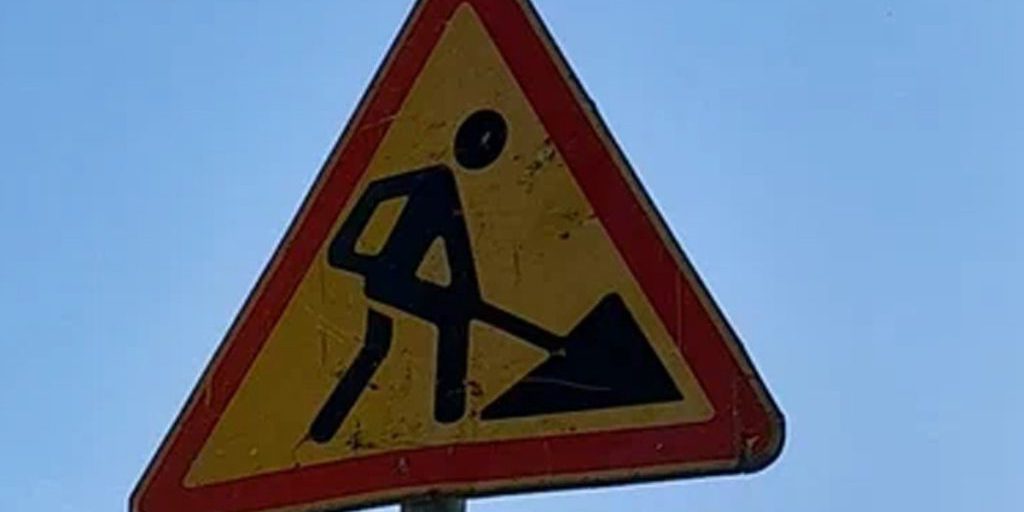 В Крестецком округе начали ремонтировать мост на улице Средний Мост