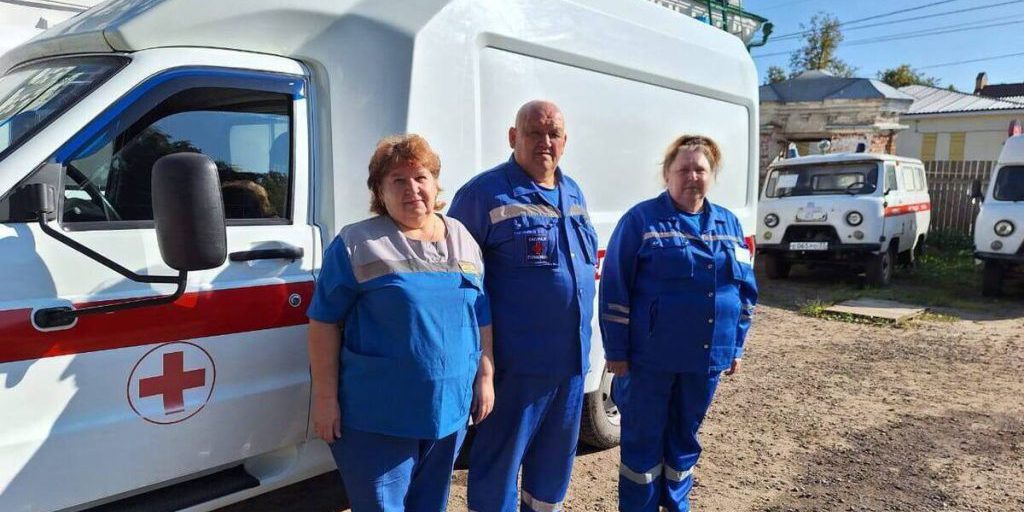 Инсульт застал жительницу Вязников в лесу: врачи несли пенсионерку 3 километра на носилках