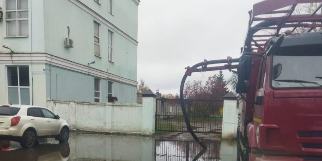 В Иванове пытаются откачать воду с улиц города