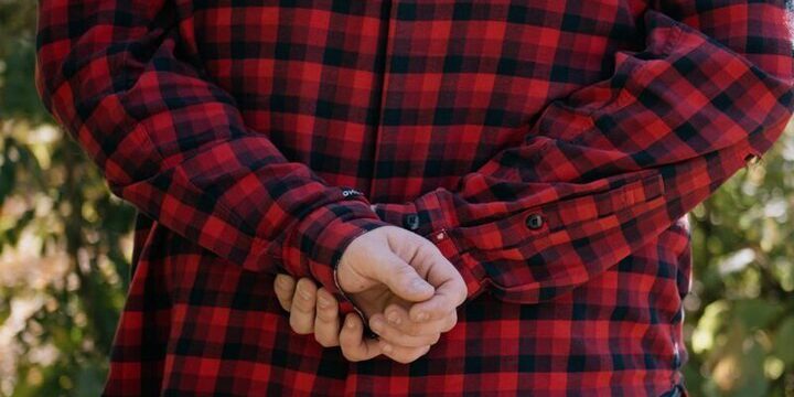 Полиция задержала жителя Каменского района, ударившего стеклянной банкой бывшую жену