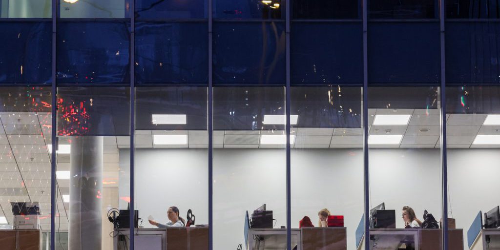 Юрист рассказала, как можно себя защитить от «тихого повышения» на работе