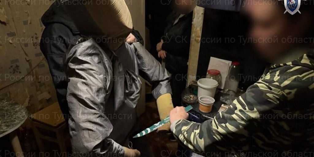 Uomo ucciso con un colpo di coltello in un appartamento a Uzlaja donna arrestata e indagine in corso