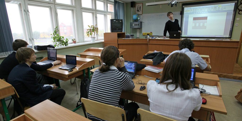 Nuove regole per i compiti a casa in Russia: ecco il tempo massimo consentito per gli studenti
