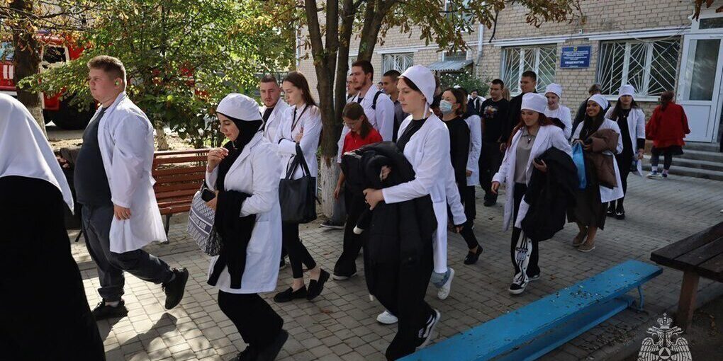 В Геническе студенты-медики освоили навыки противопожарной безопасности