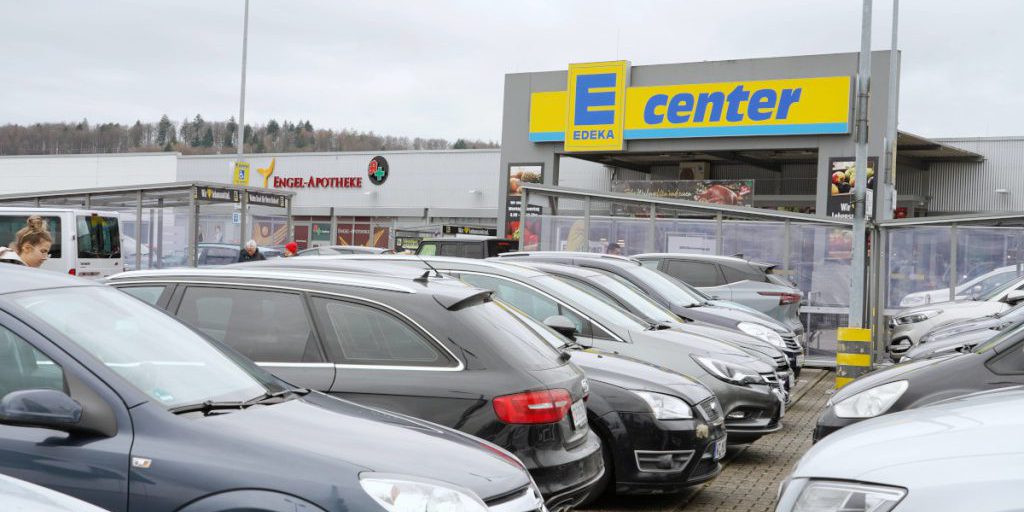 Edeka rivoluziona i parcheggi di 300 filiali: cosa cambia per i clienti