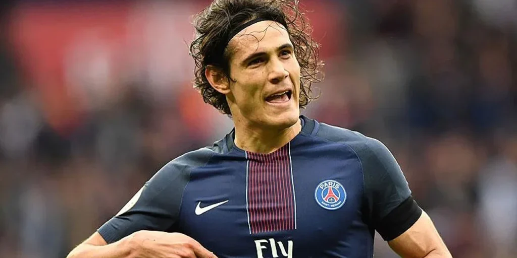 Edinson Cavani annuncia la fine della carriera: l’ultimo match sarà con Boca Juniors