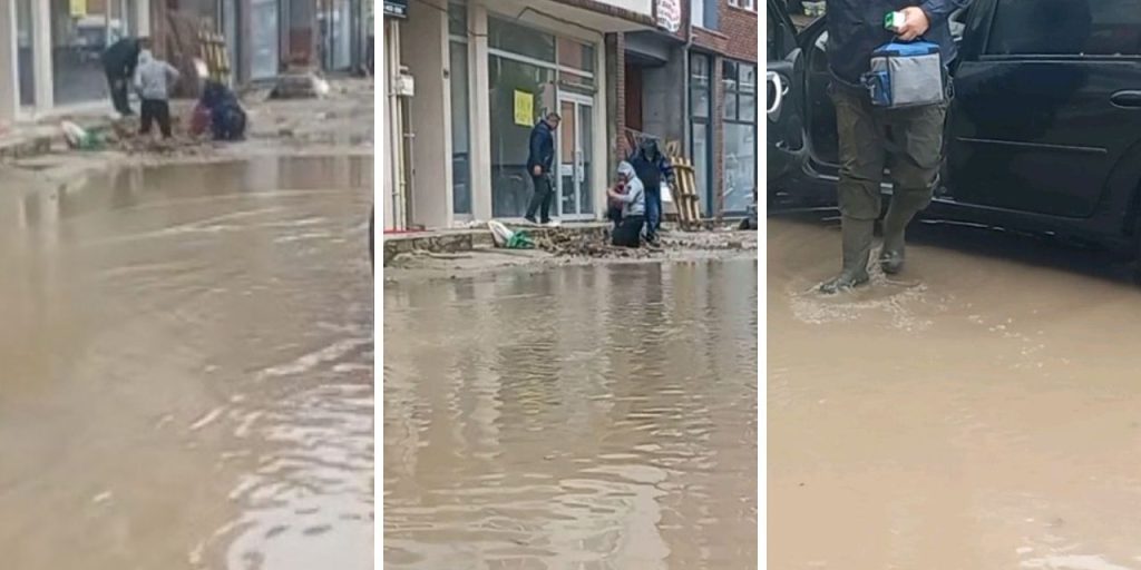 Edirne'de sağanak sonrası yollar göle döndü: Vatandaşlar kovalarla su tahliye etti!