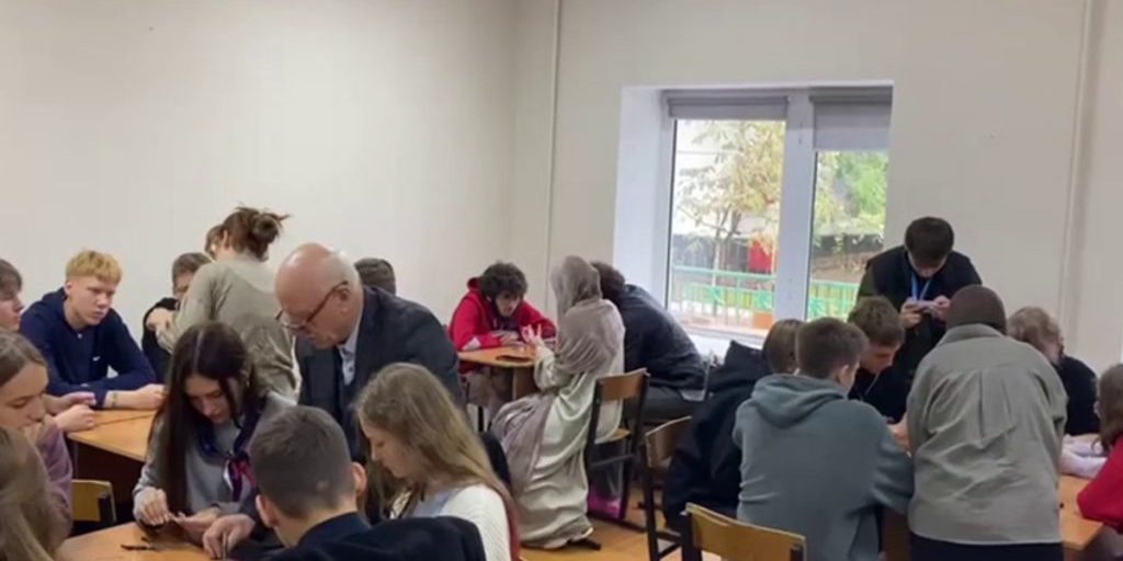 Bambini ucraini scoprono l'artigianato del Daghestan in un progetto di scambio culturale