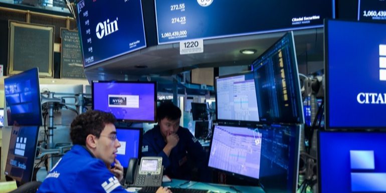 Incontro Trump-Putin: Azioni Ucraine in Rialzo sulla Borsa di Varsavia, ma la Prudenza è d'Obbligo