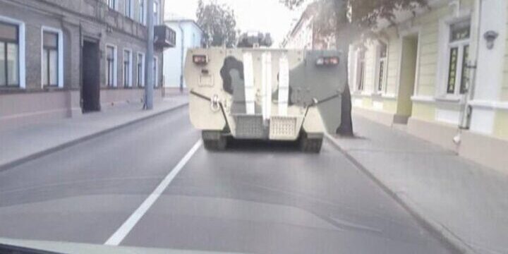 Российскую бронетехнику новейшего образца заметили на границе с НАТО