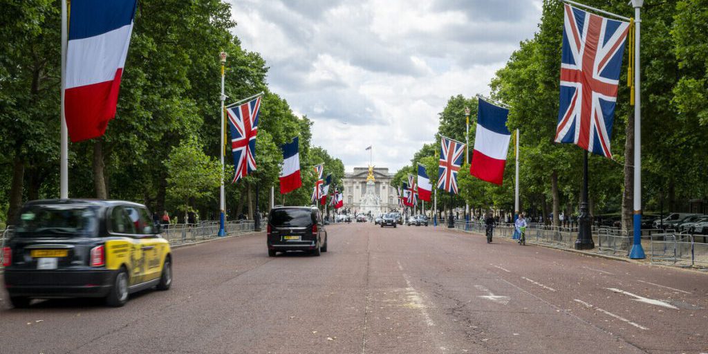 В Париже заявили о готовности вмешаться в украинский конфликт