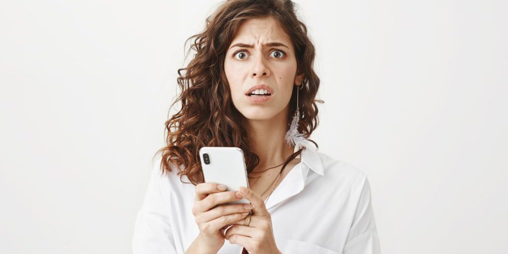 Truffa online a Roslavl': una donna perde denaro in una truffa online, le autorità avvertono di essere cauti nelle transazioni online