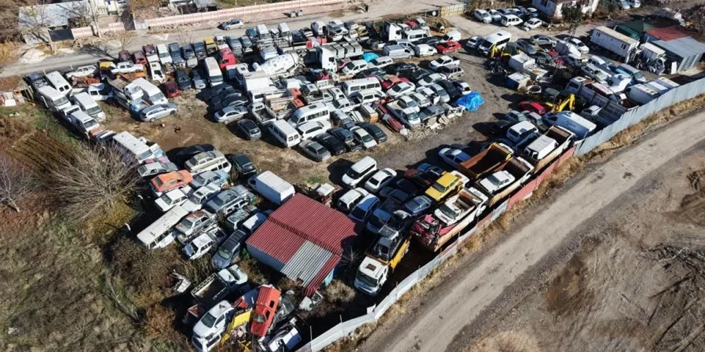Parcheggio di Elazığ: 500 milioni di lira di veicoli in rovina a causa di ritardi legali