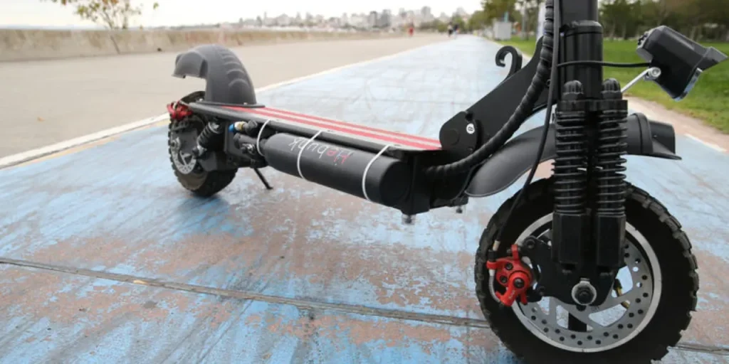 Nuove norme per gli scooter elettrici: call center, produzione locale e tracciamento ogni 3 minuti