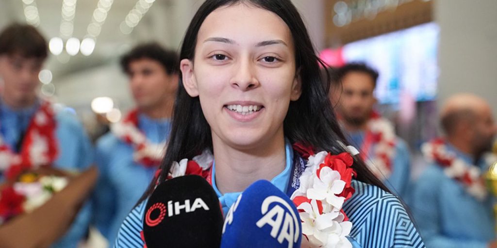 Elif Sude Akgül'den tarihi başarı: İlk Dünya Şampiyonası'nda gümüş madalya
