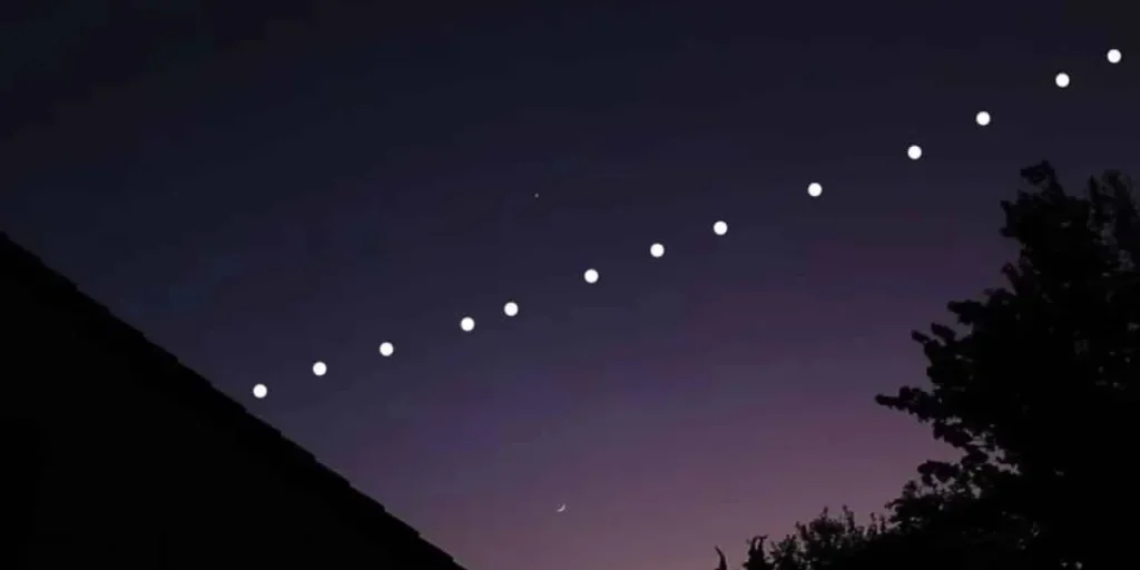 Satelliti Starlink di SpaceX illuminano il cielo di Hakkari