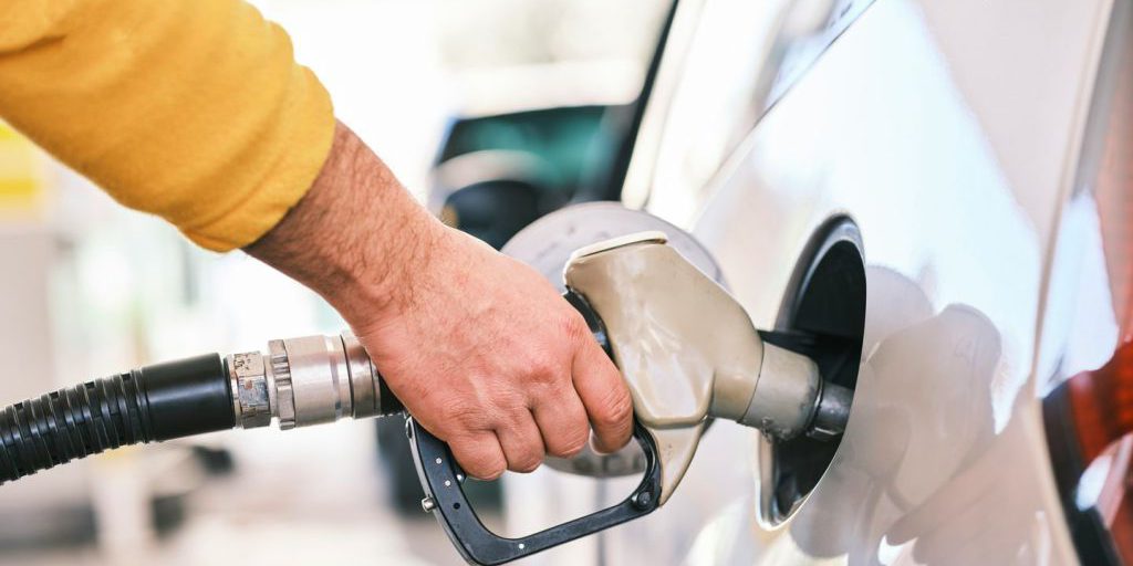 "Prezzi della benzina ad agosto: cosa c'è dietro la diminuzione e come risparmiare"