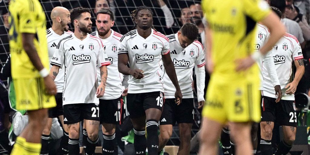La Reazione di Erman Toroğlu al Cartellino Rosso di Orkun Kökçü nella Partita Fenerbahçe-Beşiktaş
