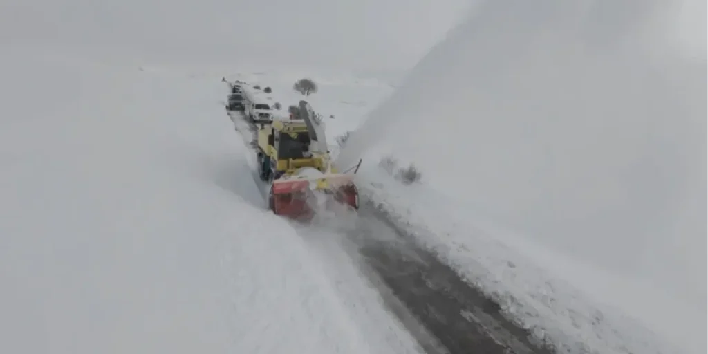 Neve intensa chiude 328 strade di villaggio a Erzincan