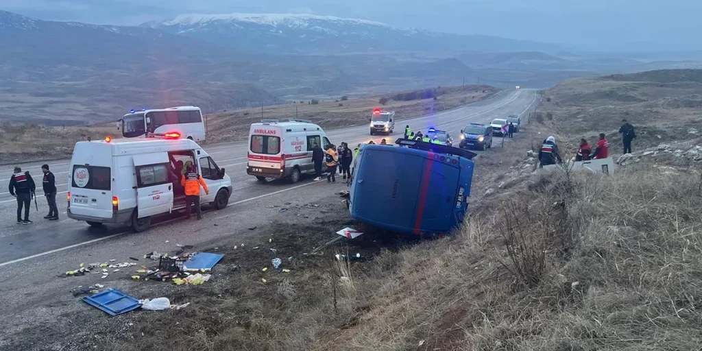 Veicolo penitenziario crolla a Zara (Sivas): 9 feriti, 3 in condizioni gravi