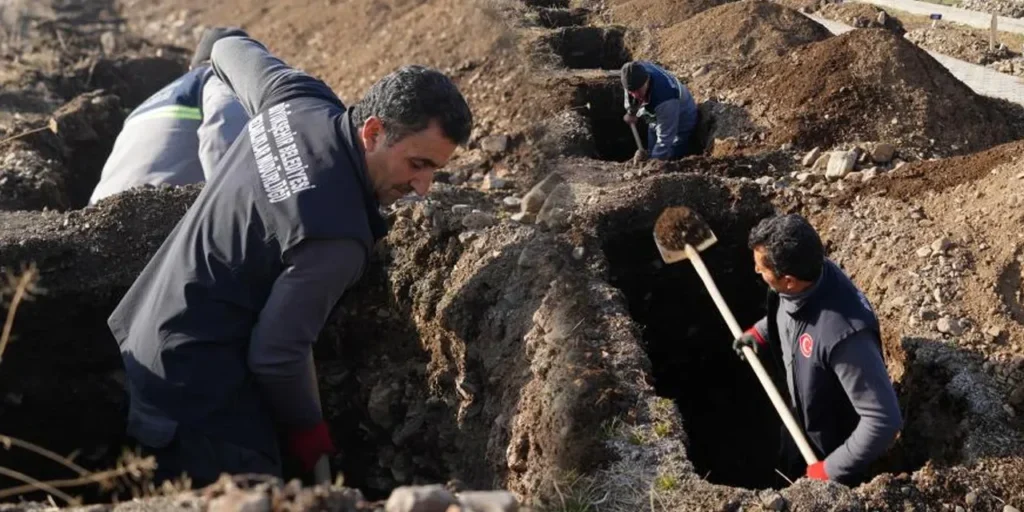 Erzurum: centinaia di tombe scavate per scoprire motivi e corpi sepolti