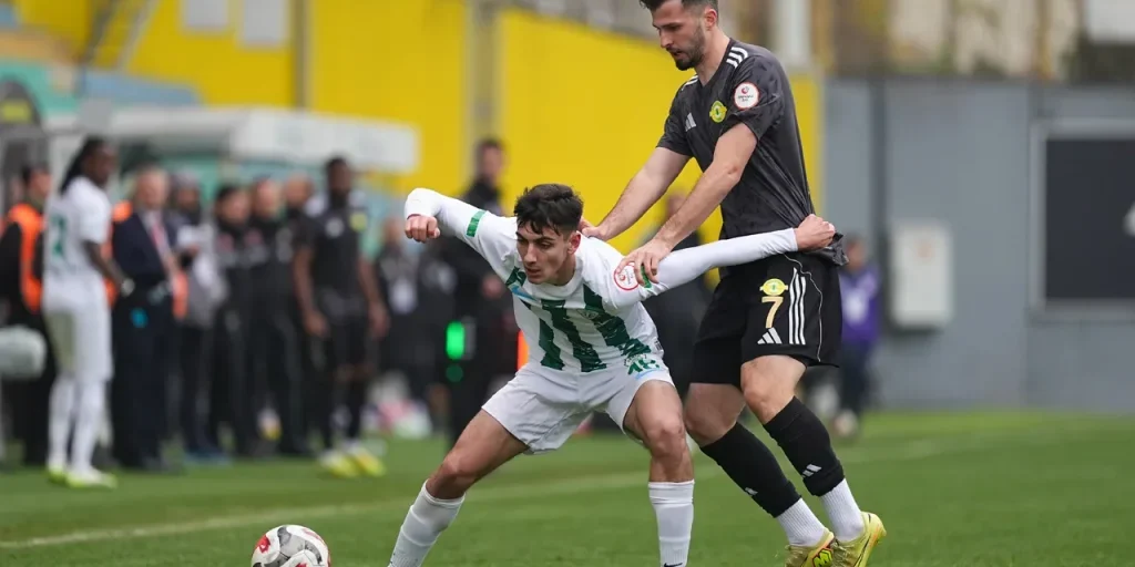Esenler Erokspor vince 3‑0 contro Serikspor: gol da penalità e cartellino rosso allo stadio Necmi Kadıoğlu