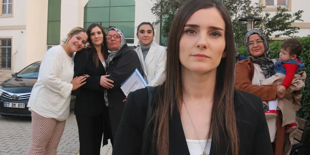 Moglie pugnalata dal marito davanti al figlio: condanna a 20 anni di reclusione per violenza domestica