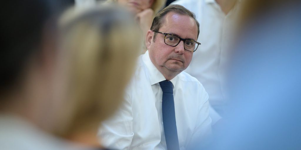 Il Sindaco di Essen Critica la Riforma del Sussidio di Cittadinanza in Germania: Una Misura Insufficiente per Affrontare la Povertà e la Disuguaglianza