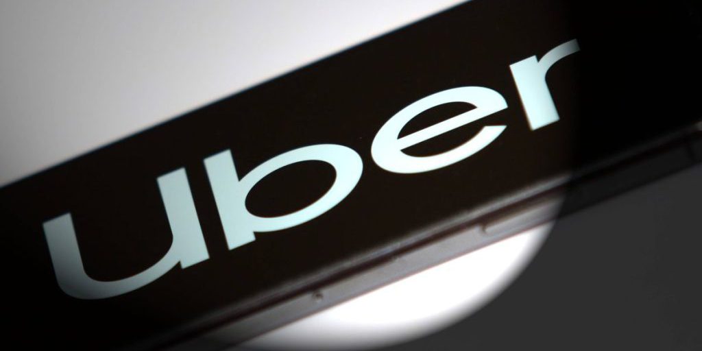 Essen impone prezzi minimi a Uber per ridurre la differenza con i taxi