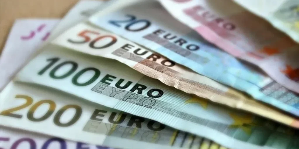 Euro supera per la prima volta i 50 lira turche