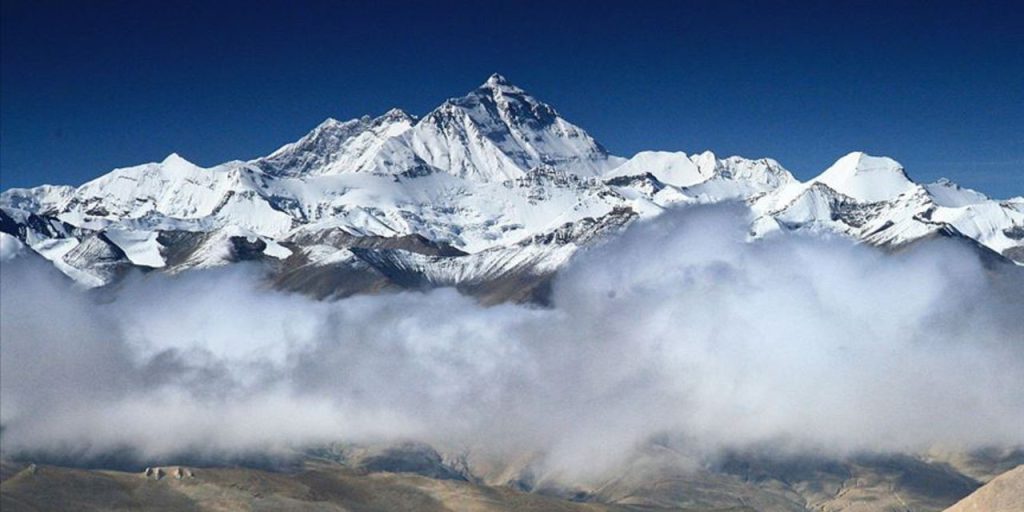 Everest Dağı'nda kar fırtınası! 1000 kişi mahsur kaldı